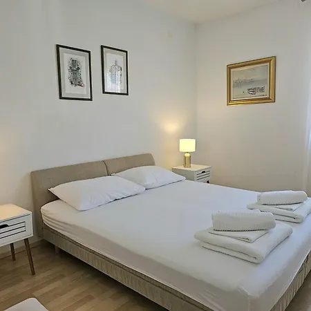 Apartment Alfirev Tomislav Vodice